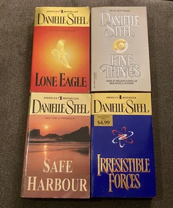 Danielle Steel (4) Book Bundle