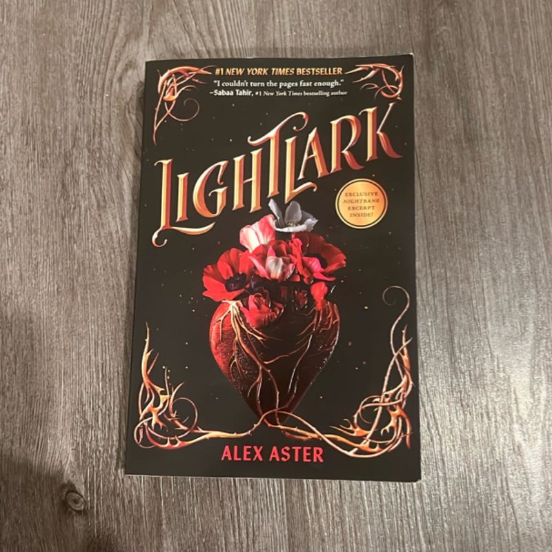 Lightlark (the Lightlark Saga Book 1)