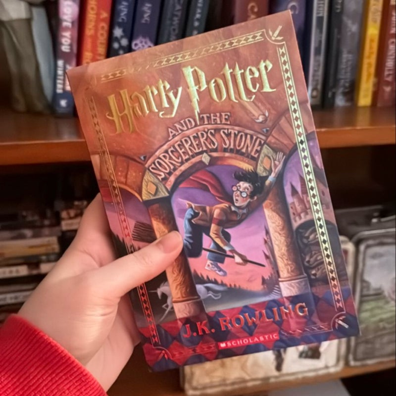 Harry Potter and the Sorcerer's Stone (Stenciled Edges) (Harry Potter, Book 1)