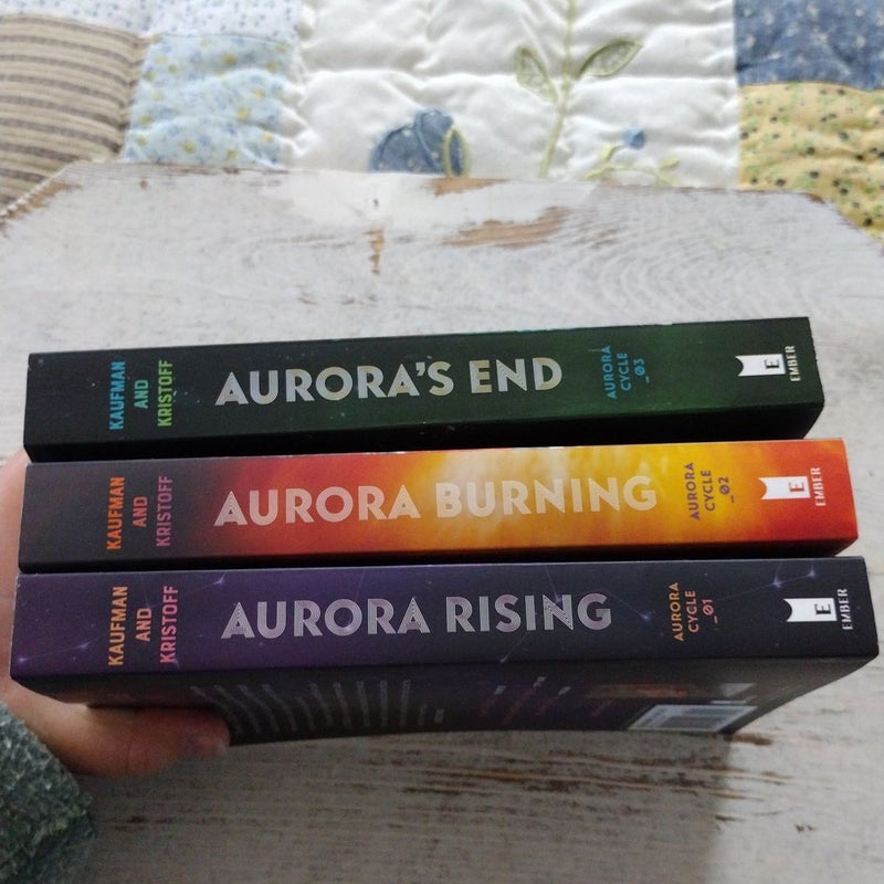 洋書 Aurora Rising and Aurora Burning set The Aurora Cycle Series 3 Books Collection Set (Aurora