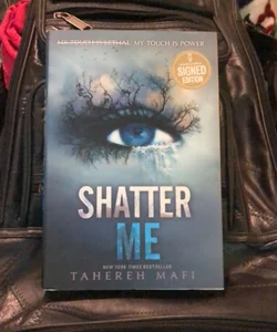 Shatter Me (SIGNED EDITION)