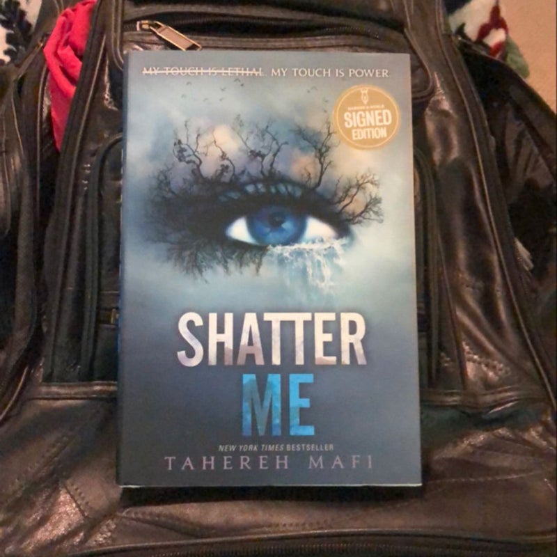 Shatter Me (SIGNED EDITION)