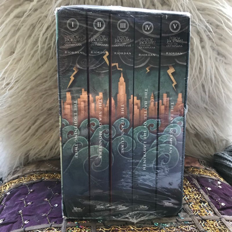 Percy Jackson and the Olympians 5-Book Paperback Boxed Set (new Covers W/poster)