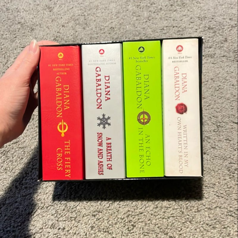 Outlander Volumes 5-8 (4-Book Boxed Set)