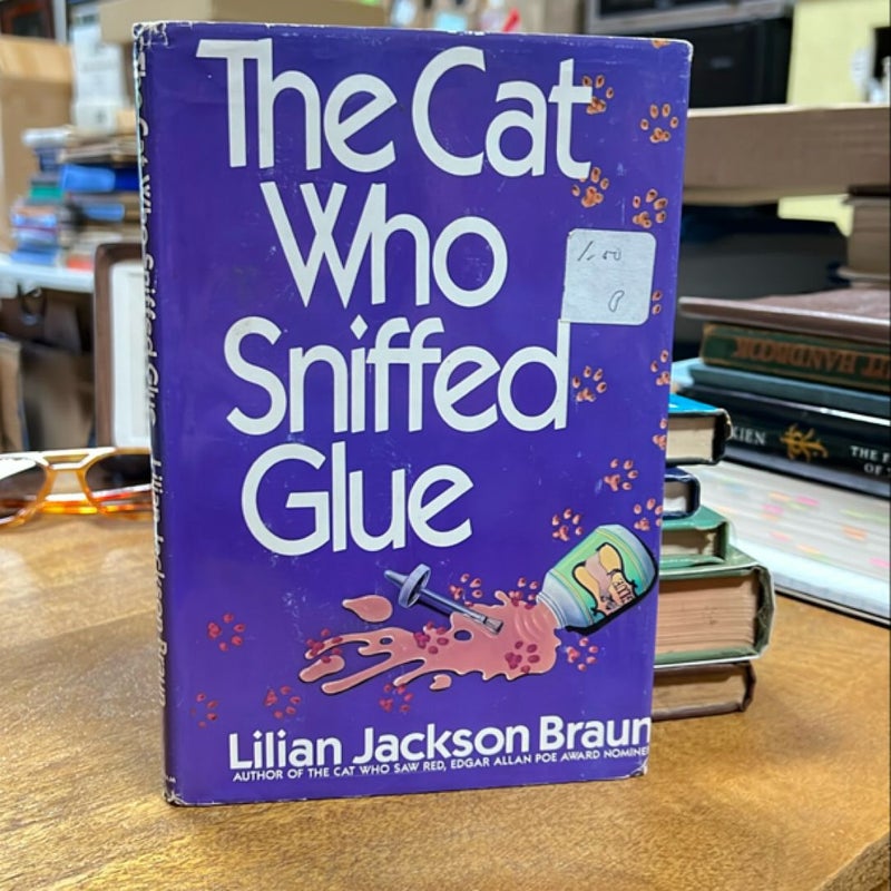 The Cat Who Sniffed Glue