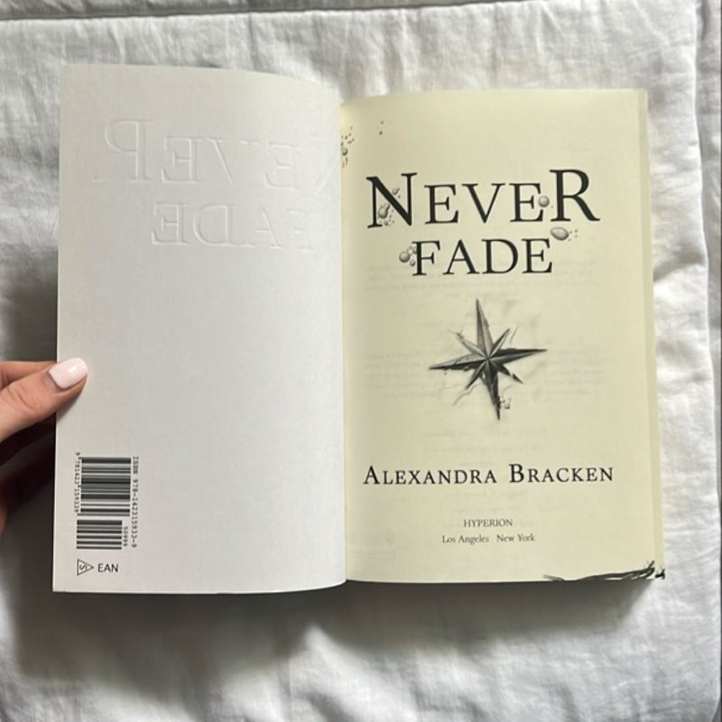 Never Fade (a Darkest Minds Novel)