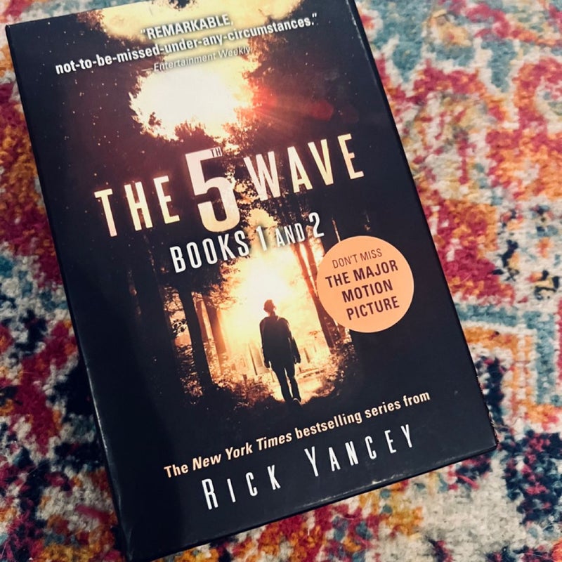 The 5th Wave Box Set, Books 1 and 2, The 5th Wave & The Infinite Sea Excellent