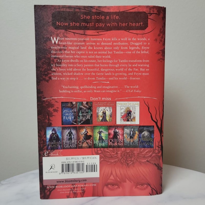 A Court of Thorns and Roses | OOP Paperback