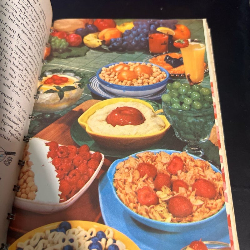 Betty Crocker’s Good And Easy Cookbook Vintage 1954