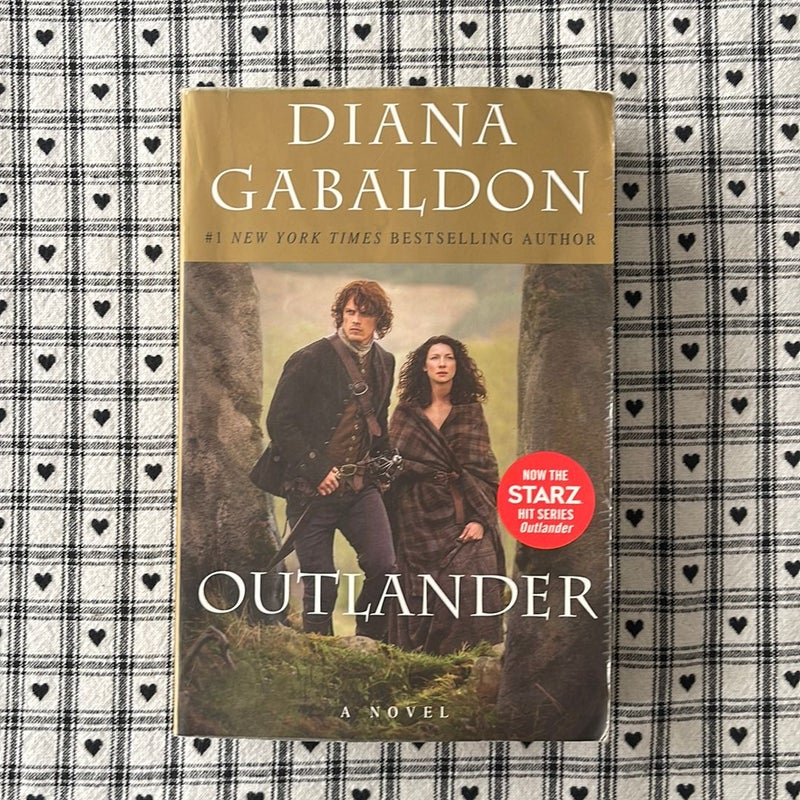 Outlander (Starz Tie-in Edition): A Novel