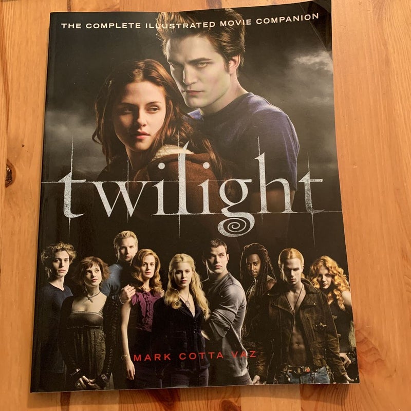 Twilight and Eclipse Illustrated Movie Companion, Cast Interviews