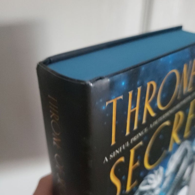 Throne of Secrets Book. Sprayed Edition. Kerri Maniscalco 