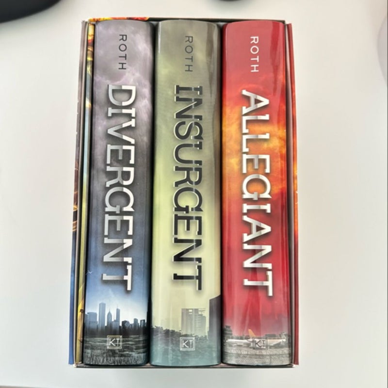 Divergent Series 3-Book Box Set, bonus guide