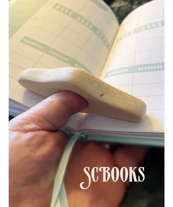 Smooth Wooden Thumb Book Page Holder Bookmark Wood Page Spreader For Reading Book Lovers Boys Girls Office Workers Gift