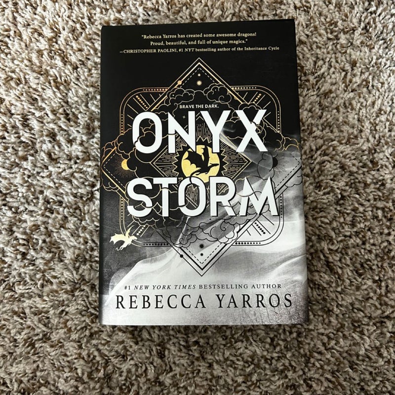 Onyx Storm (Standard Edition)
