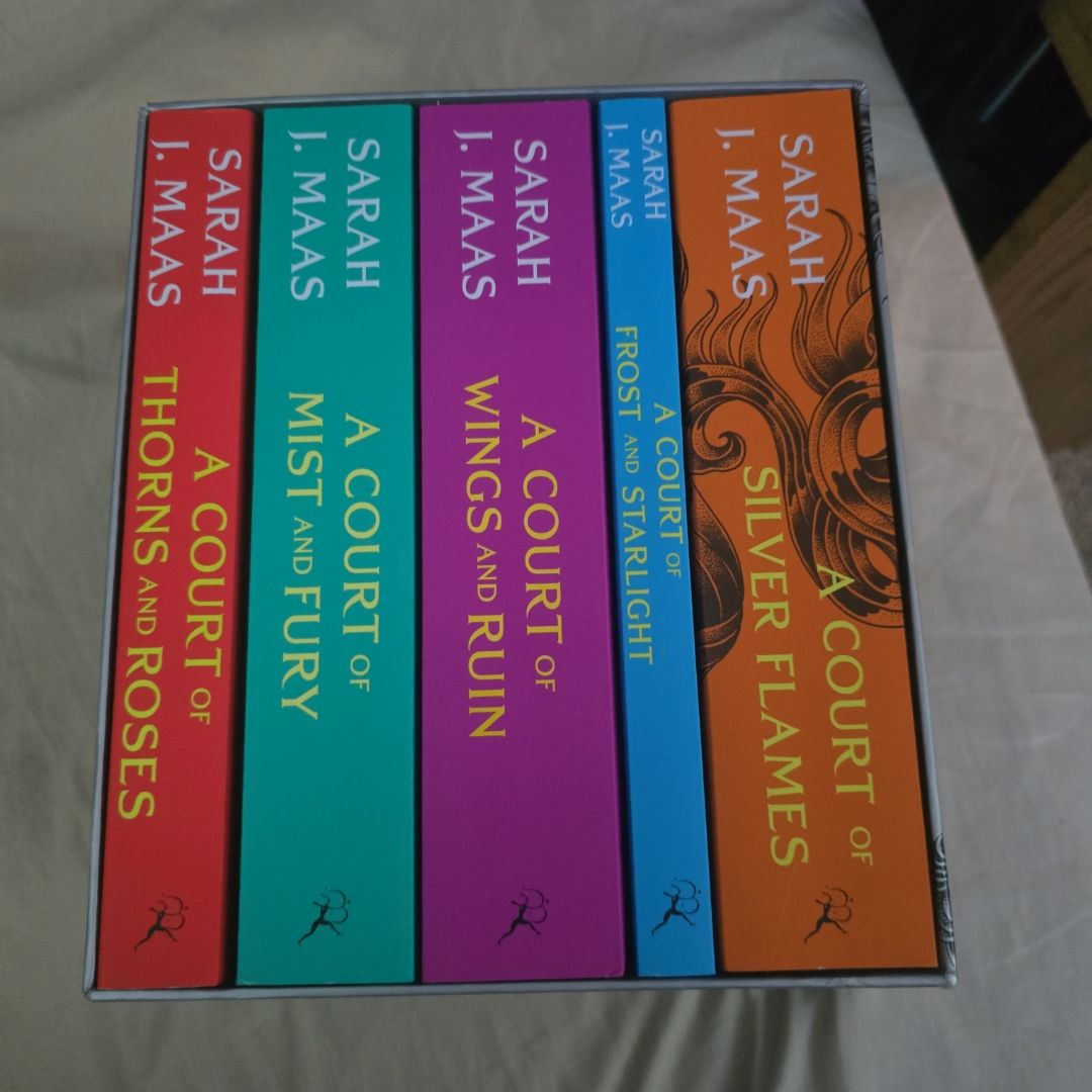 A Court of Thorns and Roses Paperback Box Set (5 Books)