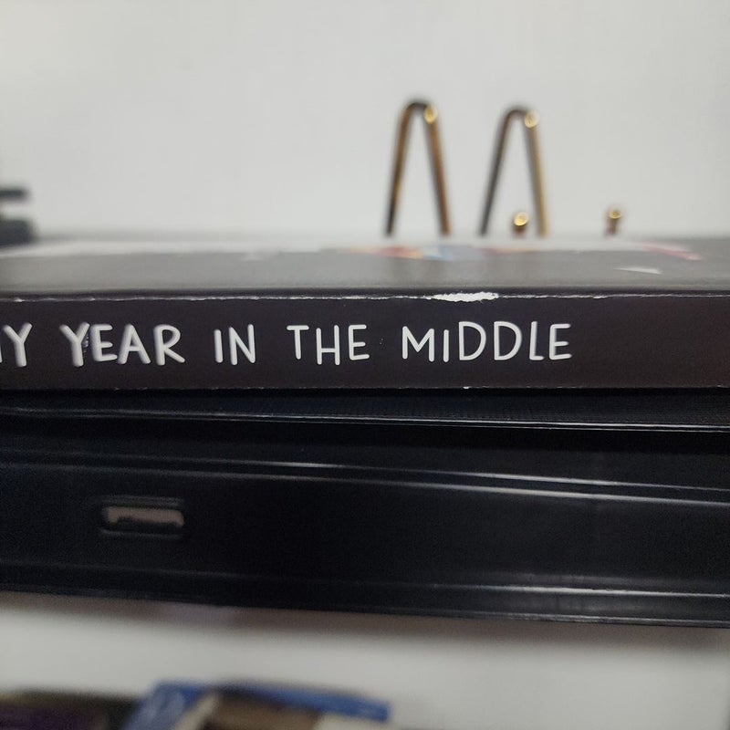 My Year in the Middle by Lila Quintero Weaver, Paperback Pangobooks