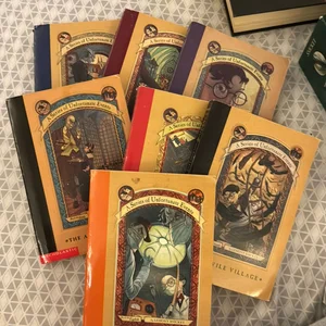 A Series of Unfortunate Events Box: the Gloom Looms (Books 10-12)