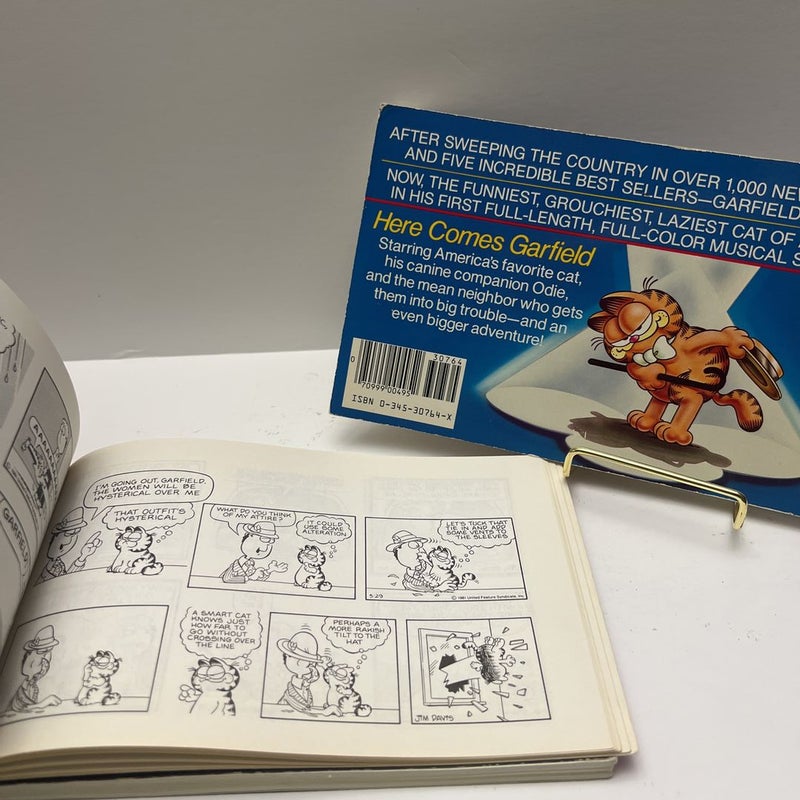 1980’s Garfield (4 Book) Bundle: Garfield Weighs In, Garfield Takes The Cake, Garfield Rolls On, & Here Comes Garfield) 