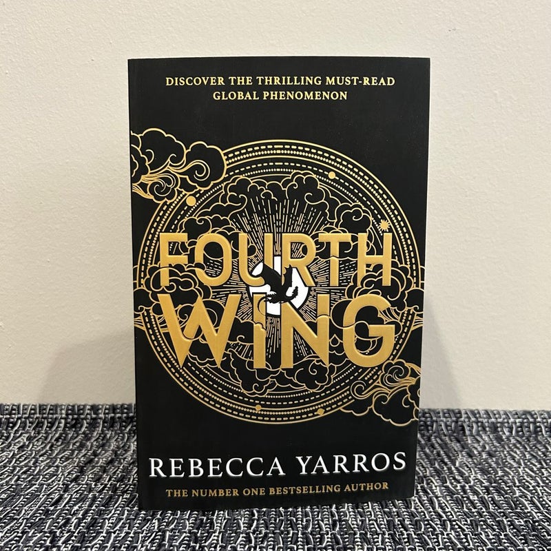 Fourth Wing (UK Paperback)