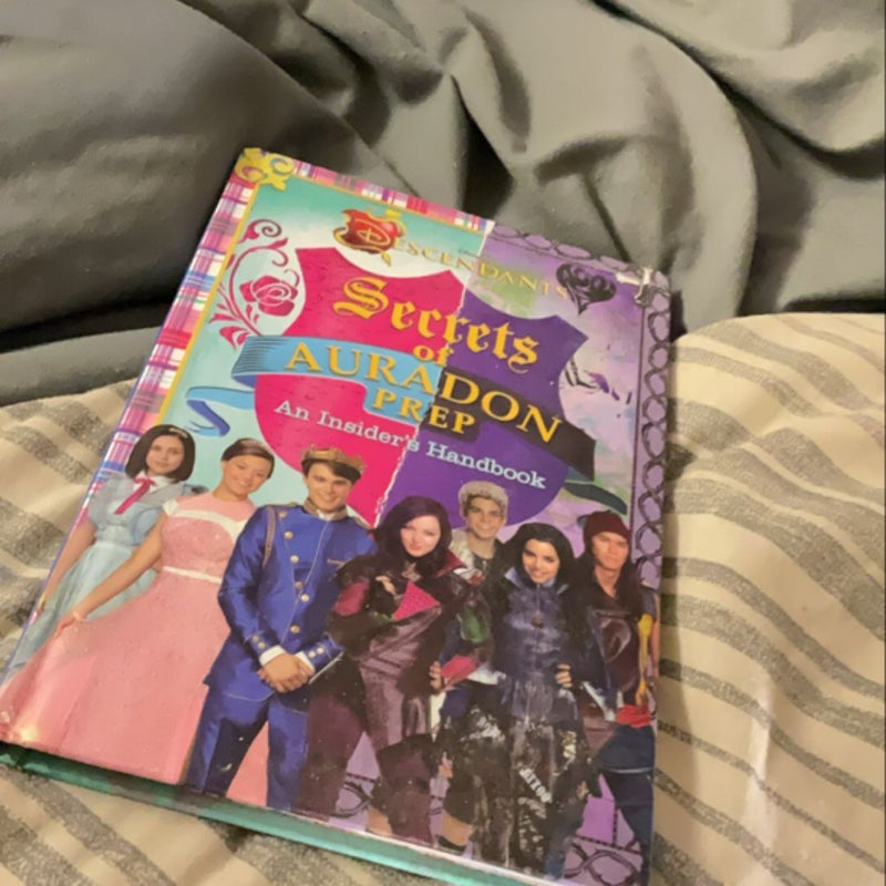 Disney Descendants: Secrets of Auradon Prep