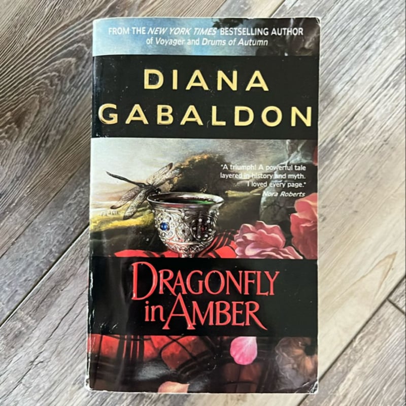 Dragonfly in Amber by Diana Gabaldon, Paperback Pangobooks