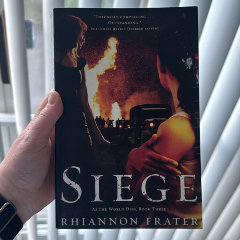 Siege (As the World Dies, Book Three)
