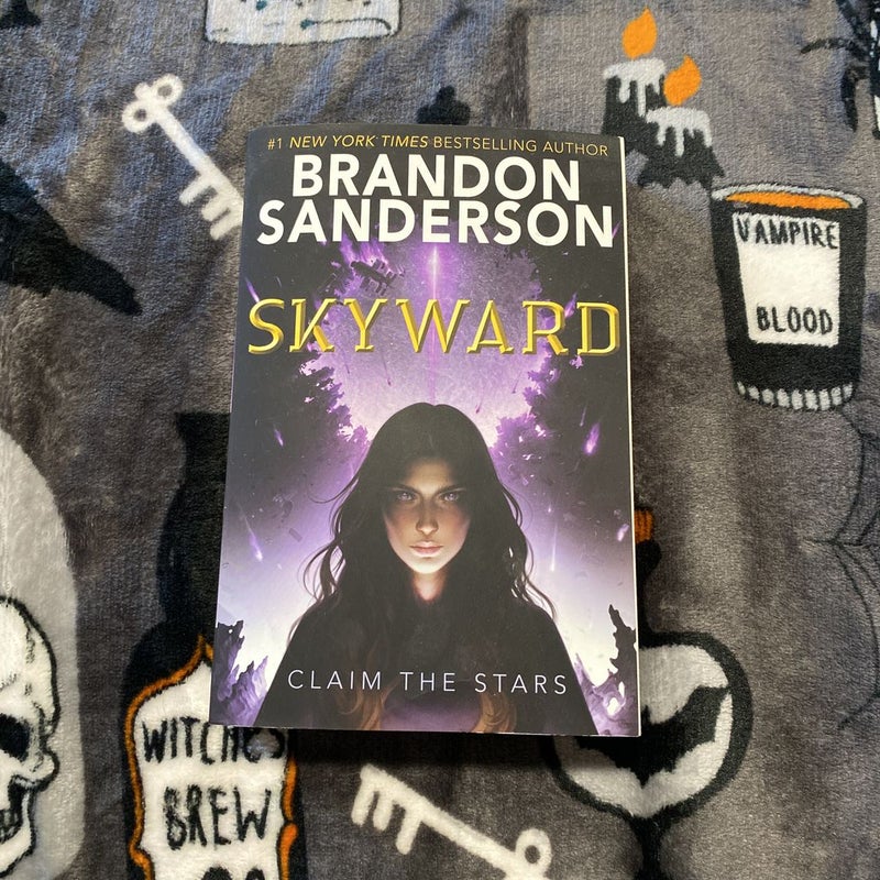 Skyward by Brandon Sanderson, Paperback