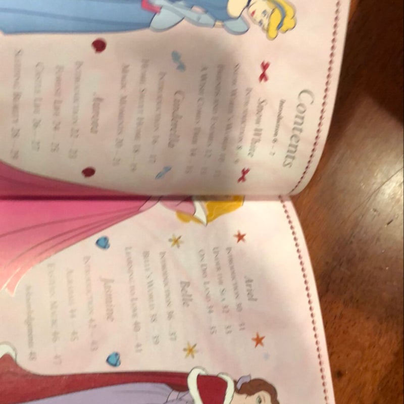 Disney Princess The Essential Guide