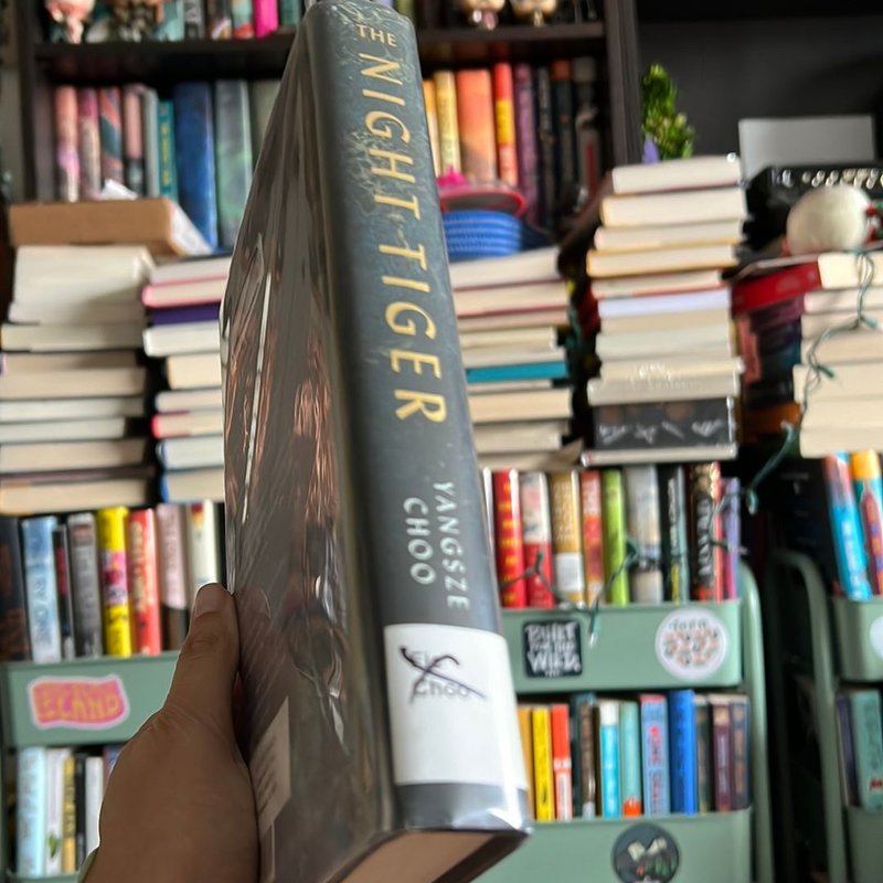 The Night Tiger by Yangsze Choo, Hardcover | Pangobooks