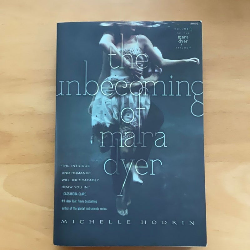 The Unbecoming of Mara Dyer (signed)