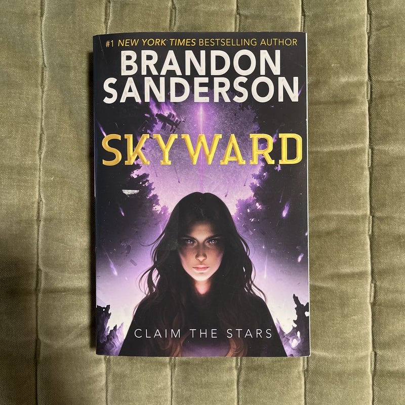 SKYWARD BOOK REVIEW  BRANDON SANDERSON 