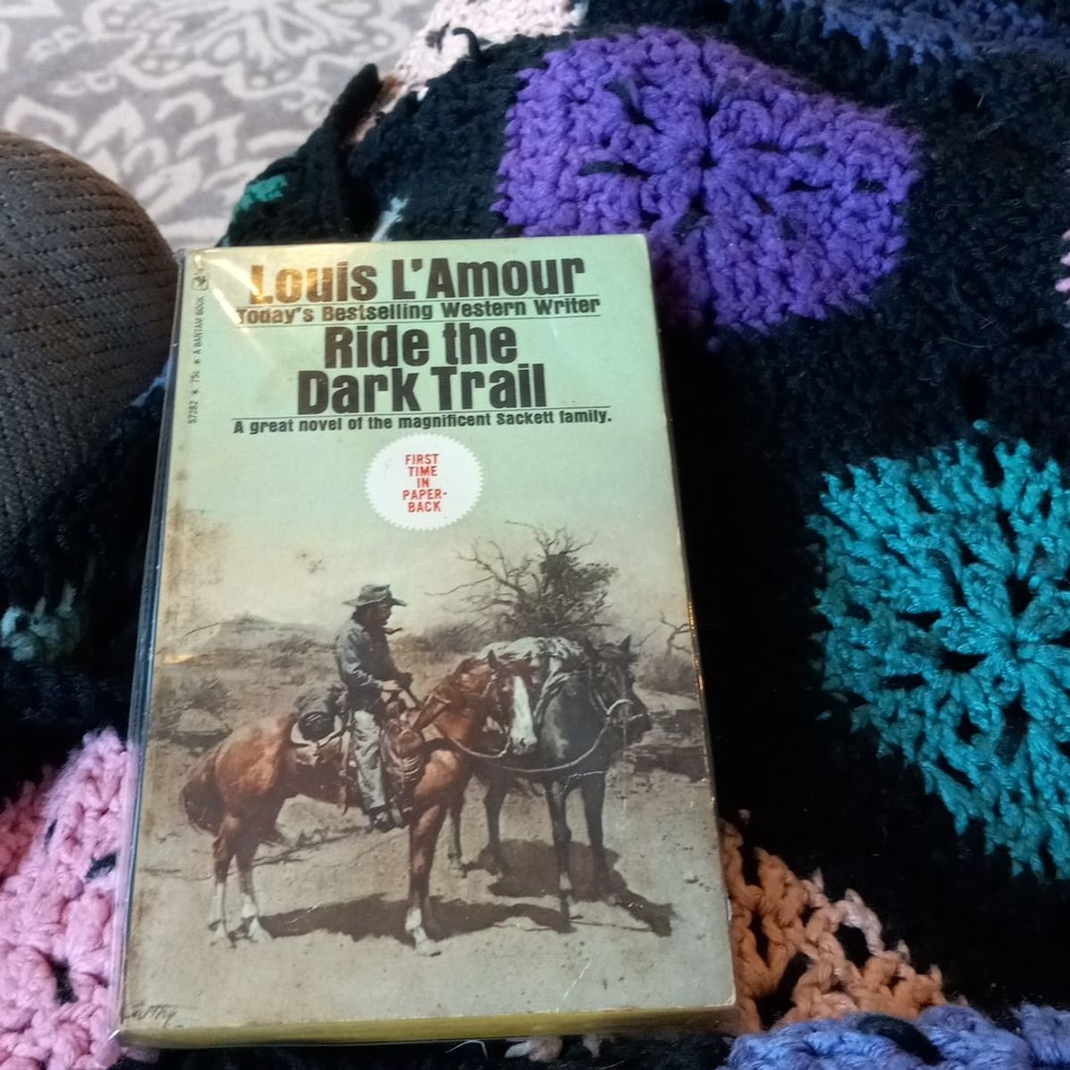 Ride the dark Trail by Louis L'Amour , Paperback Pangobooks