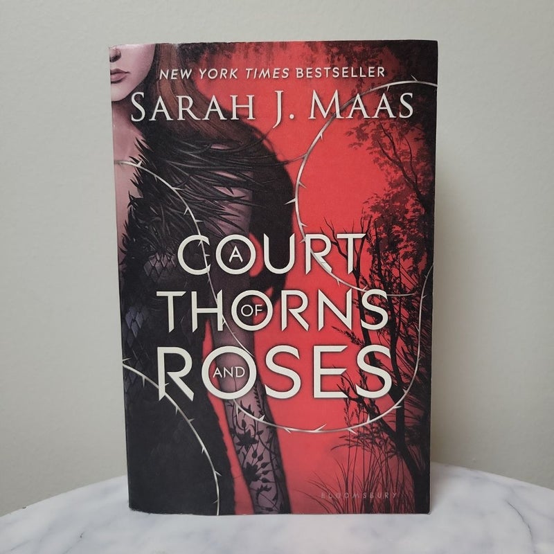 A Court of Thorns and Roses 1st Edition / 1st Print US Paperback