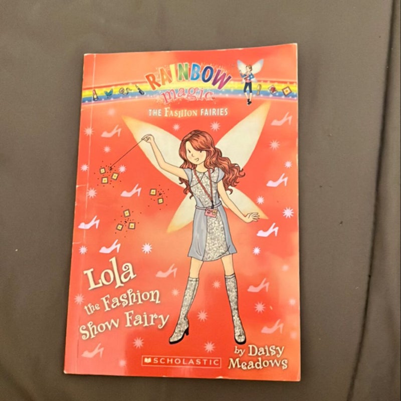 Rainbow Magic: Lola the Fashion Show Fairy 