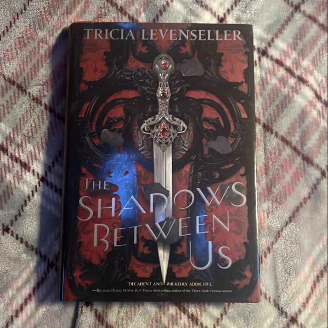 洋書 The Shadows Between Us Duology The Shadows Between Us duology by Tricia Levenseller, Hardcover