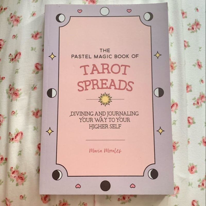 The Pastel Magic Book of Tarot Spreads