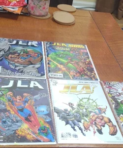 Back blow out slnglelssues lots of 25 All different comic jla