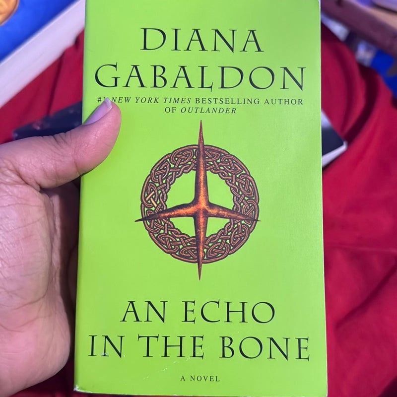 Outlander Volumes 5-8 (4-Book Boxed Set)