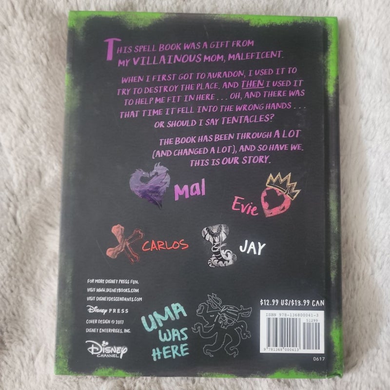 Descendants 2: Mal's Spell Book 2