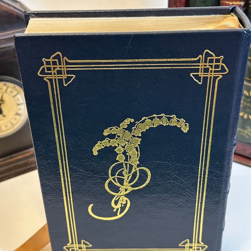 The Easton Press Leather Classics “ VANITY FAIR” By Willian Makepeace Thackeray Collector’s Edition. 100 Greatest Books Ever Written in Good condition.