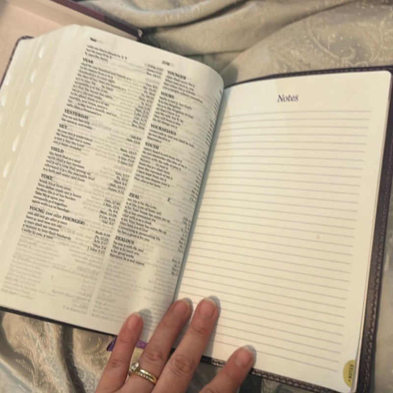 The Study Bible for Women, NKJV Personal Size Edition Plum/Lilac LeatherTouch Indexed