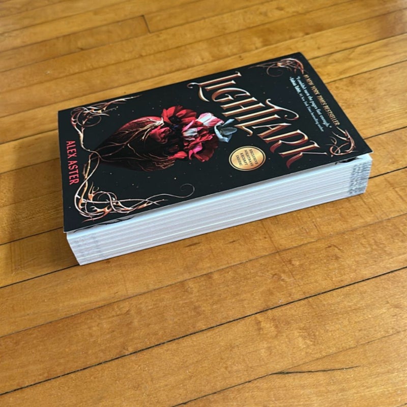 Lightlark (the Lightlark Saga Book 1)