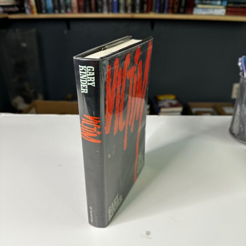 Victim, the other side of murder (1st ed 1st print)