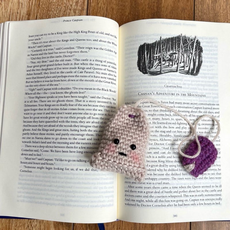 Crocheted teabag bookmark