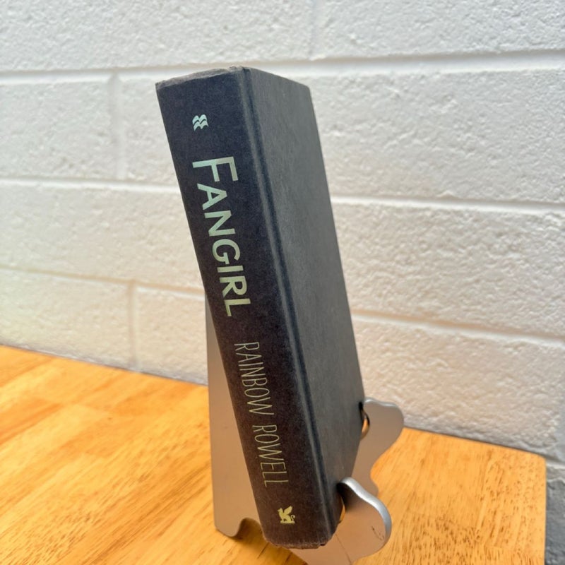 Fangirl (FIRST EDITION)