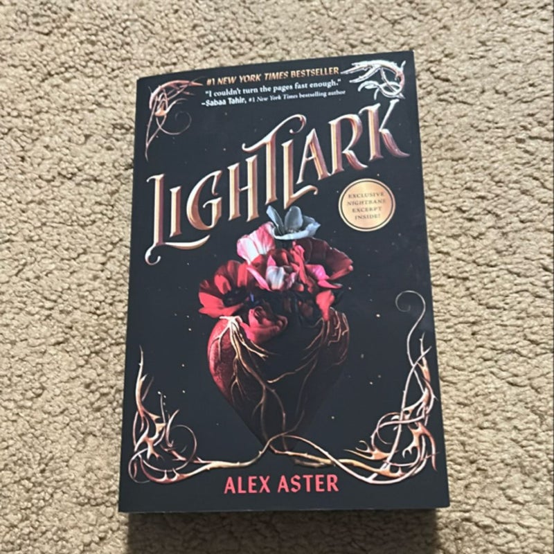 Lightlark (the Lightlark Saga Book 1)