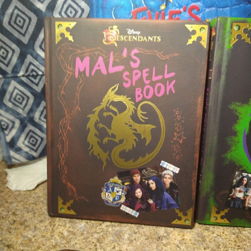 Descendants: Mal's Spell Book