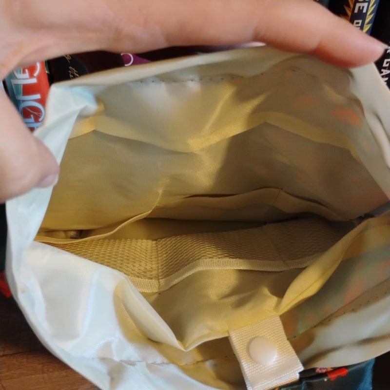 Powerless toiletry bag