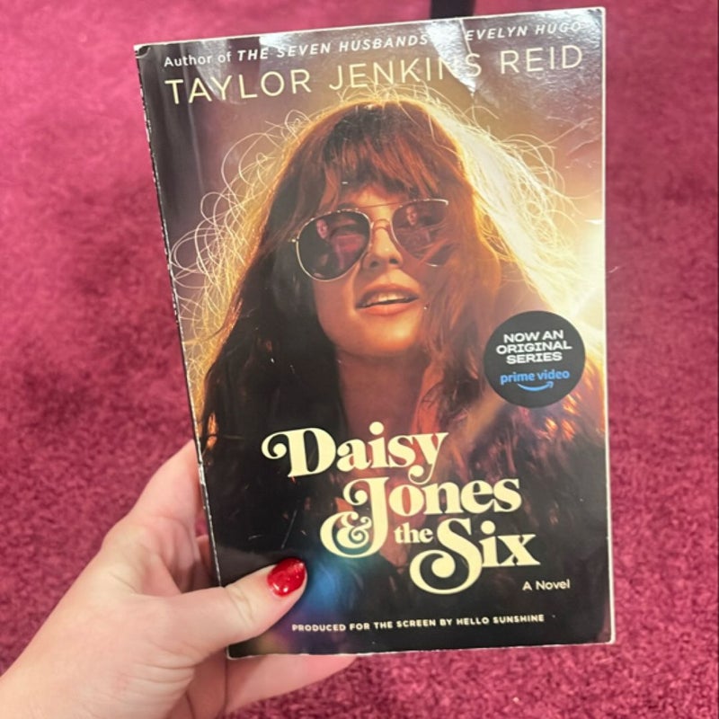 Daisy Jones and the Six (TV Tie-In Edition)